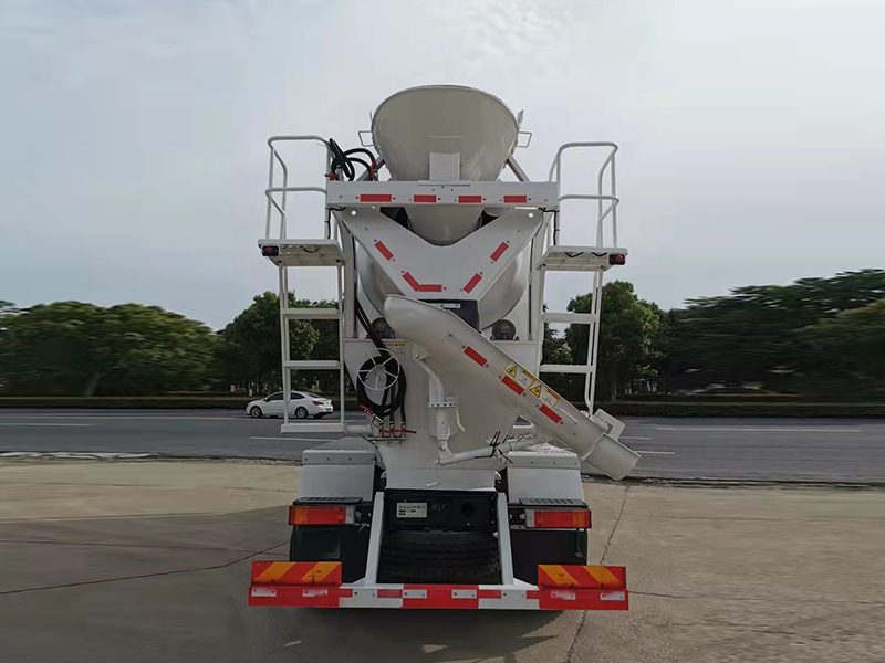 航天萬山 后八輪攪拌車