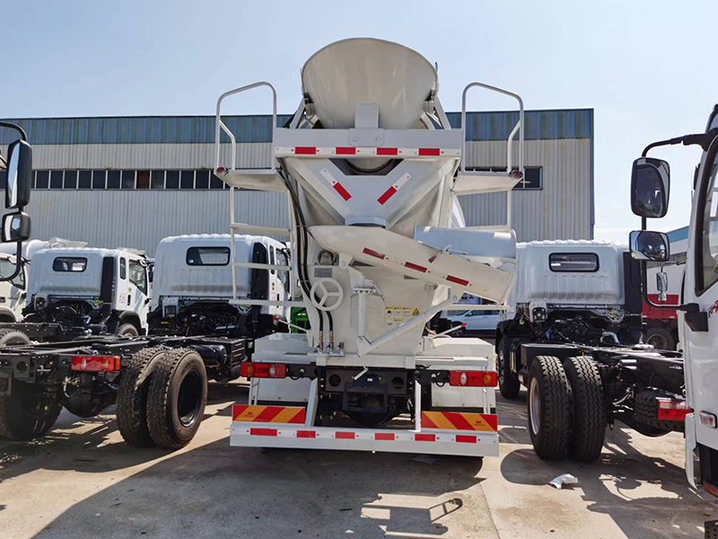 東風(fēng)S600單橋5.5攪拌車