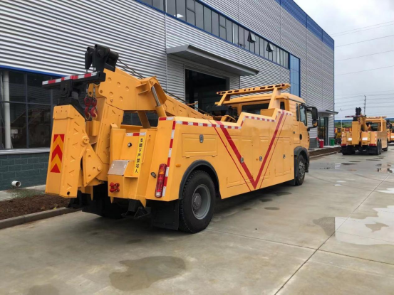 重汽豪沃拖吊聯體黃牌清障車