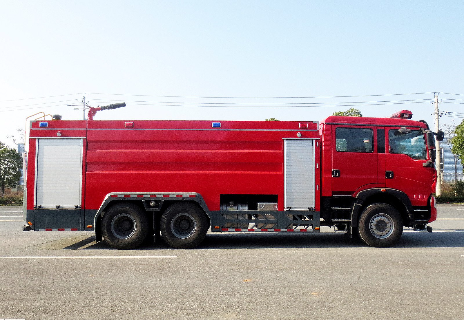 豪沃后雙橋16立方泡沫消防車