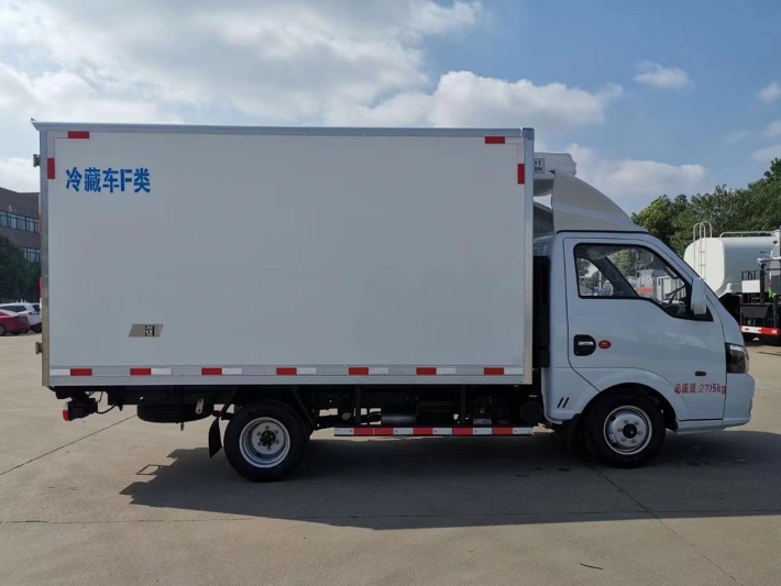 東風(fēng)汽油后雙輪冷藏車(chē)