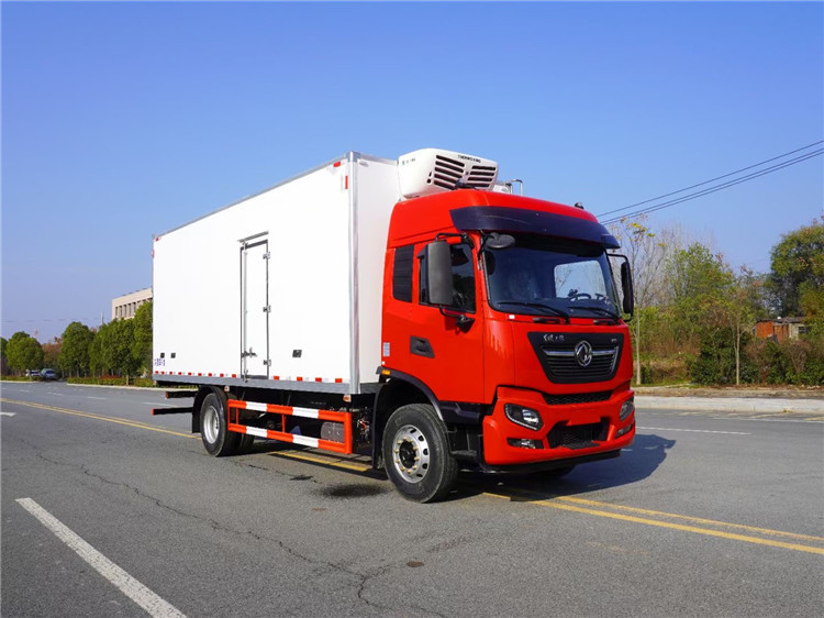 東風天錦KR高頂雙臥6.8米冷藏車