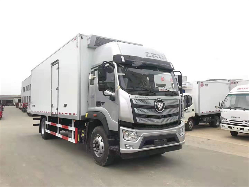 福田歐航7.6米高頂雙臥冷藏車(chē)