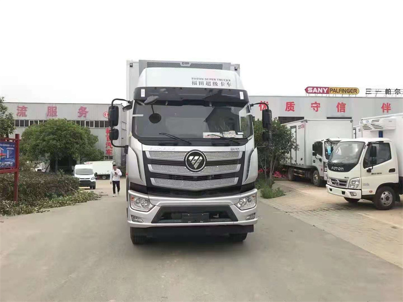 福田歐航7.6米高頂雙臥冷藏車(chē)