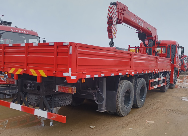 東風暢行D7前四后八隨車吊新品上市