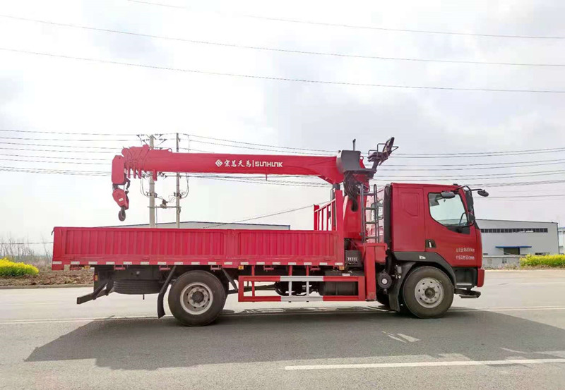 柳汽單橋宏昌天馬8噸吊機