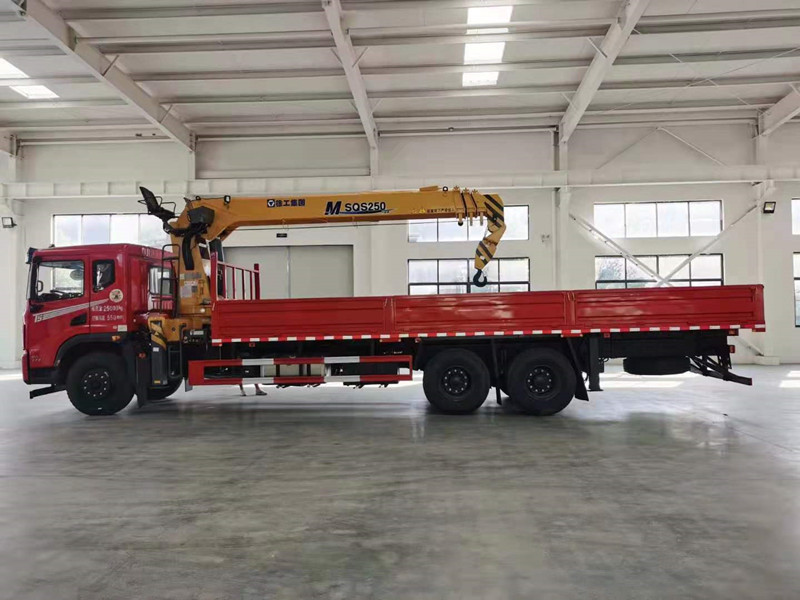 東風華神T5后雙橋270馬力徐工10噸