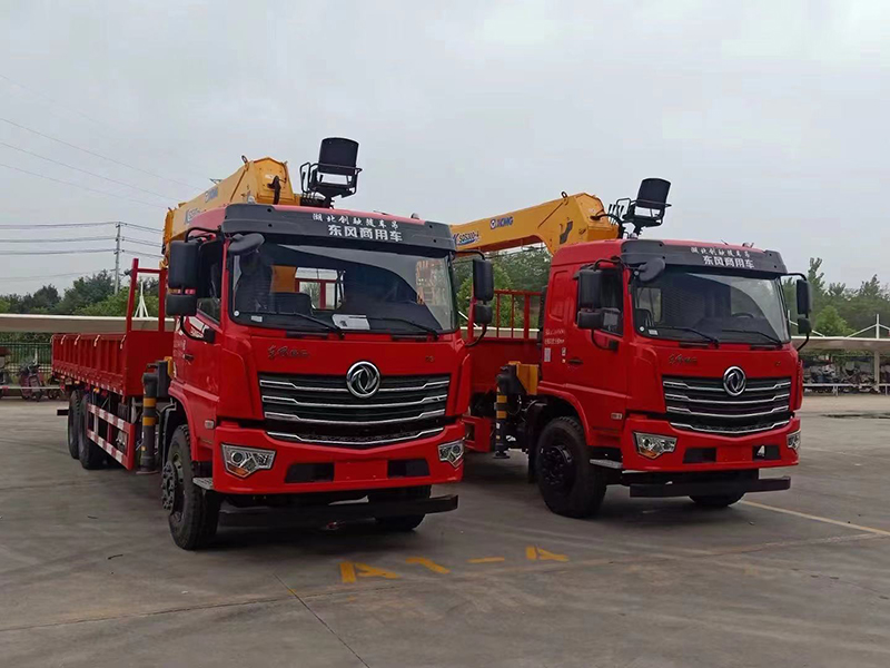 東風暢行D3L后八輪隨車吊