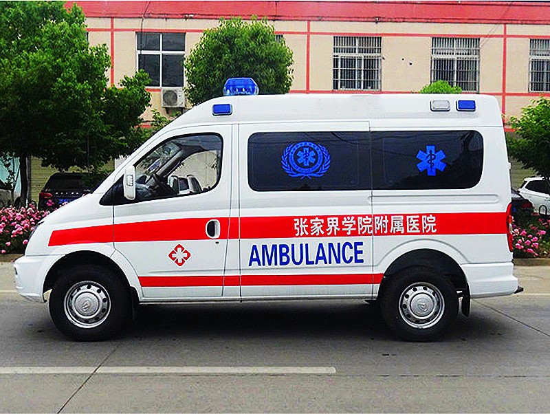 上汽大通V80短軸中頂救護(hù)車(chē)