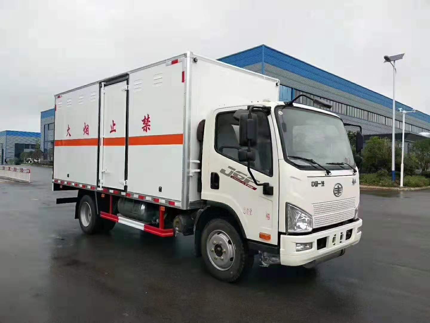 解放5.1米(額載7噸)氣瓶廂式運輸車