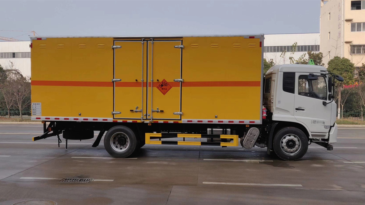 東風(fēng)天錦 10噸爆破器材運輸車