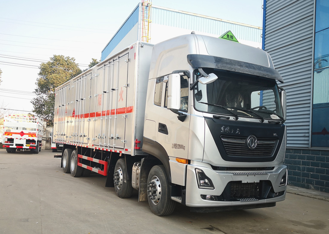 東風(fēng)天龍 9.6米易燃?xì)怏w廂式運(yùn)輸車